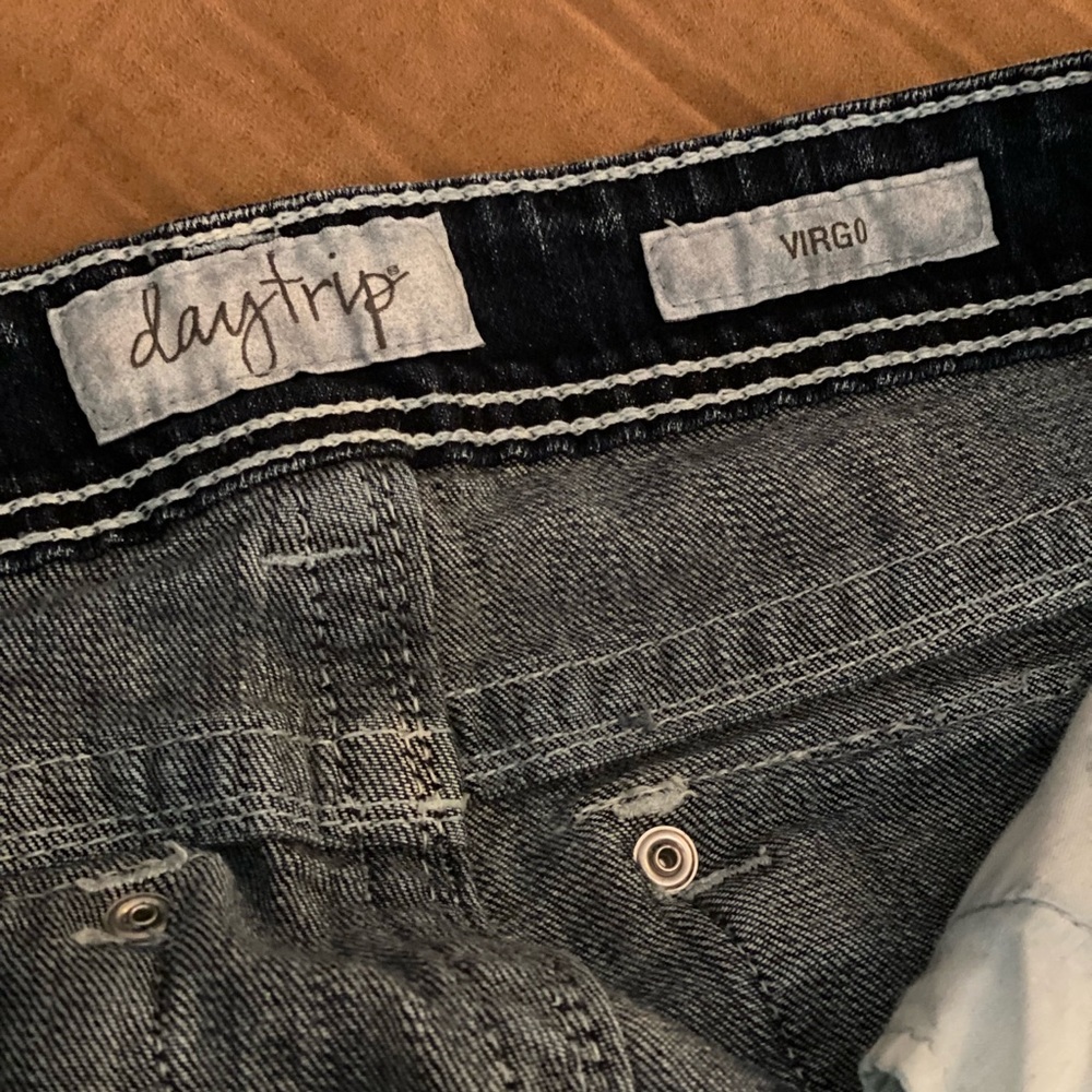 Daytrip Jean Capris - Picture 3 of 7